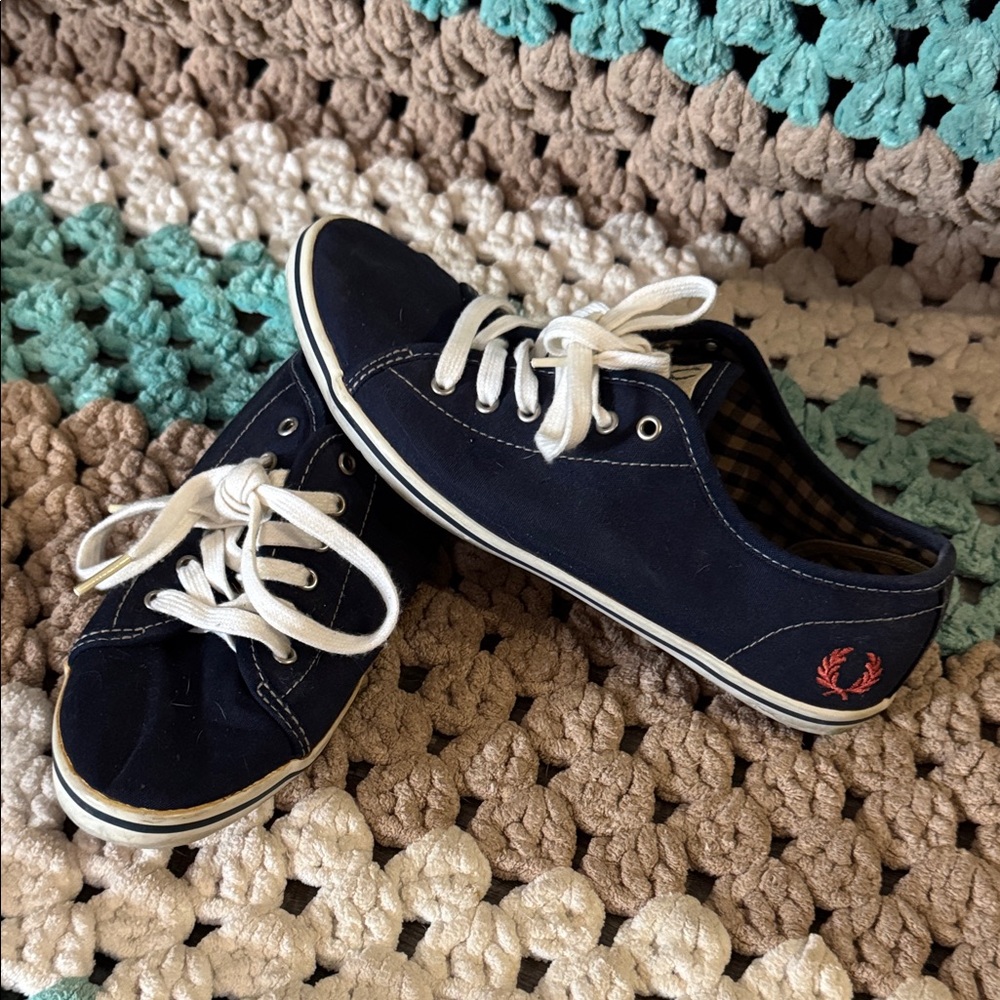 Fred Perry Navy Blue Sneakers Shoes White Accents Womans sz 7